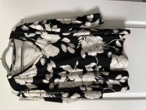 Chico's Size 4 3/4 length sleeves black and white shirt with silver accents